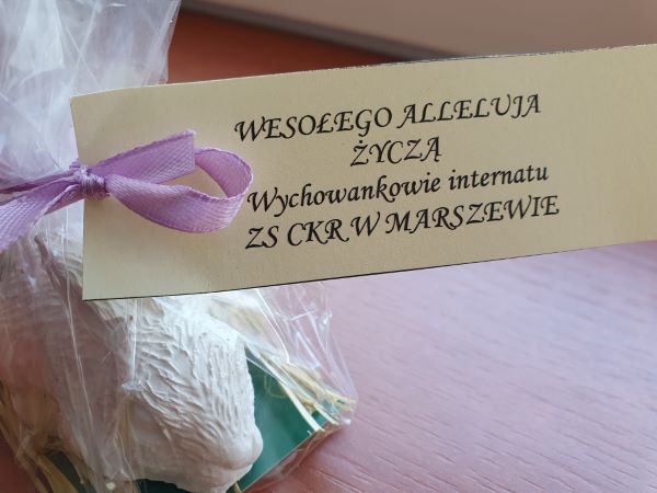 Tradycją internatu stało się składanie życzeń pracownikom i mieszkańcom DPS w Pleszewie